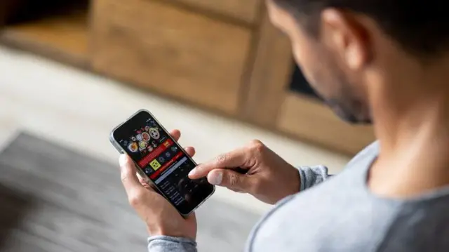 Kisah Pria Asal Batam Yang Kehilangan Arah Hidup Karena Kecanduan Judi Online